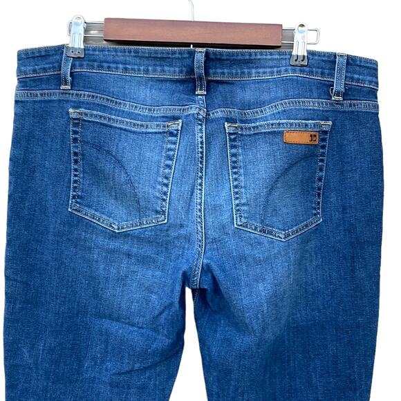 Joe's Jeans  Women Dark Wash Denim Mid Rise Whiskering Fading Petite Bootcut W32 - Picture 4 of 9